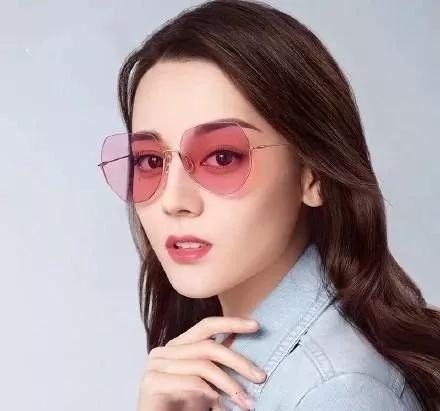 迪丽热巴最新代言，星光魅力引领时尚潮流