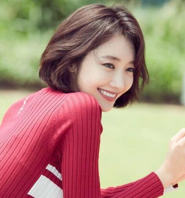 最新流行短发发型女，时尚魅力的展现图片大全