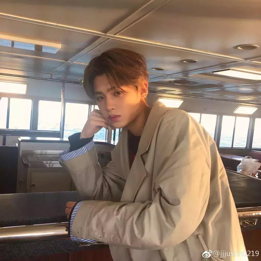 黄明昊忙碌多彩的青春之旅最新行程揭秘